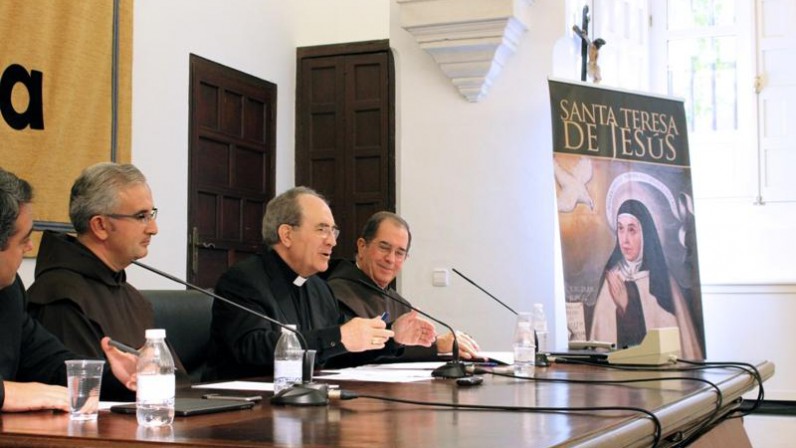 El arzobispo anuncia los actos con motivo del Año Jubilar Teresiano