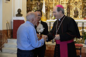 Entrega de reliquia de San Juan Pablo II a la Hermandad de la Esperanza de Triana