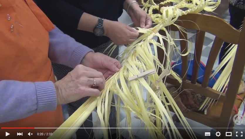 Taller de palmas en la Parroquia de la Magdalena 