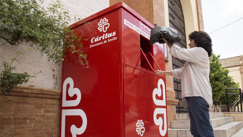de contenedores de Cáritas para la recogida de ropa usada | Archidiócesis de Sevilla