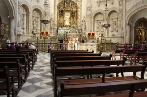 Misa por los sacerdotes difuntos en la Catedral