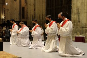 Cinco nuevos sacerdotes para la Iglesia en Sevilla (23-5-2021)