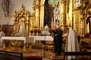 Visita de Monseñor Saiz Meneses a la Basílica del Gran Poder