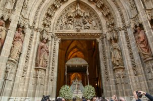 Procesión extraordinaria de la Virgen de los Reyes por el 75º de su patronazgo