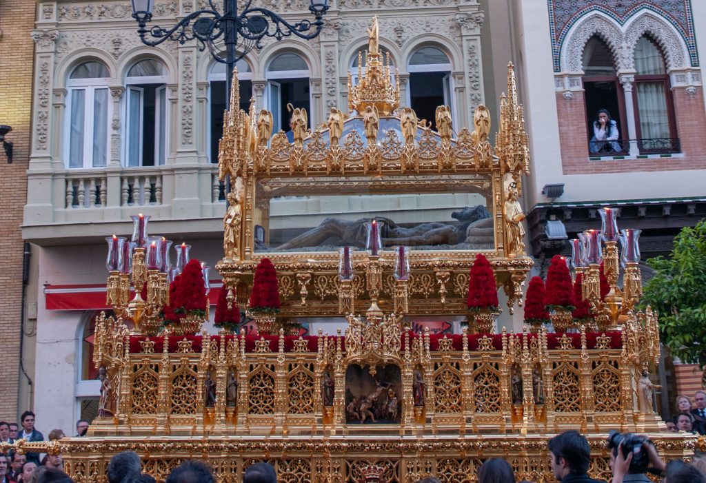 Sevilla cierra una Semana Santa histórica