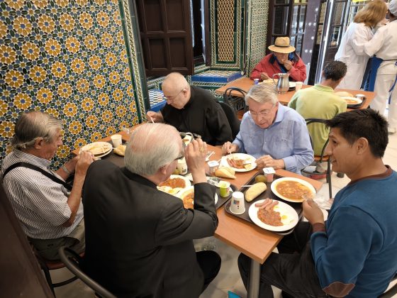 Comedor San Juan de Dios, Sevilla, monseñor Saiz Meneses (55)