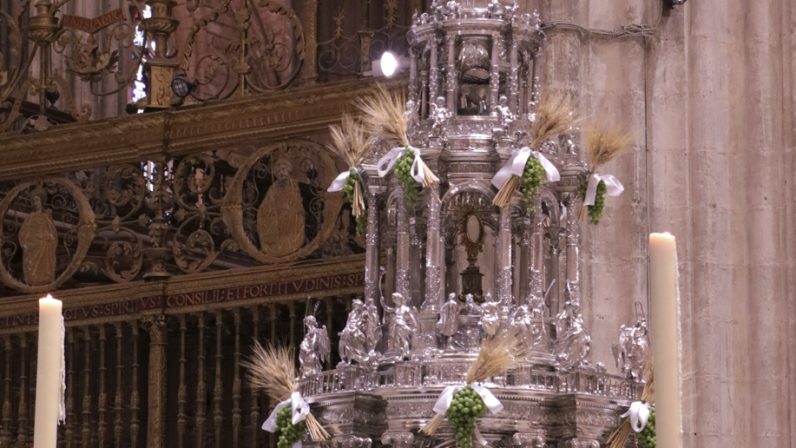 Corpus en Sevilla, mañana de tradición eucarística
