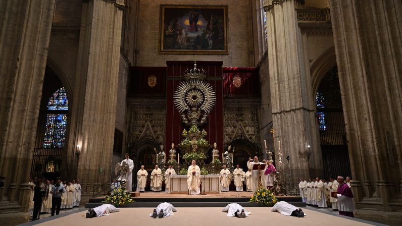 La ordenación de cuatro sacerdotes propicia un “día de júbilo inmenso en Sevilla”