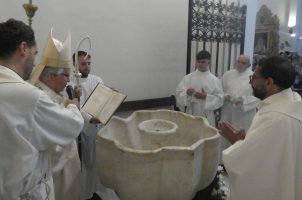 Toma de posesión del sacerdote Atef Keryakes, párroco de los Sagrados Corazones y San Juan Bautista, de San Juan de Aznalfarache