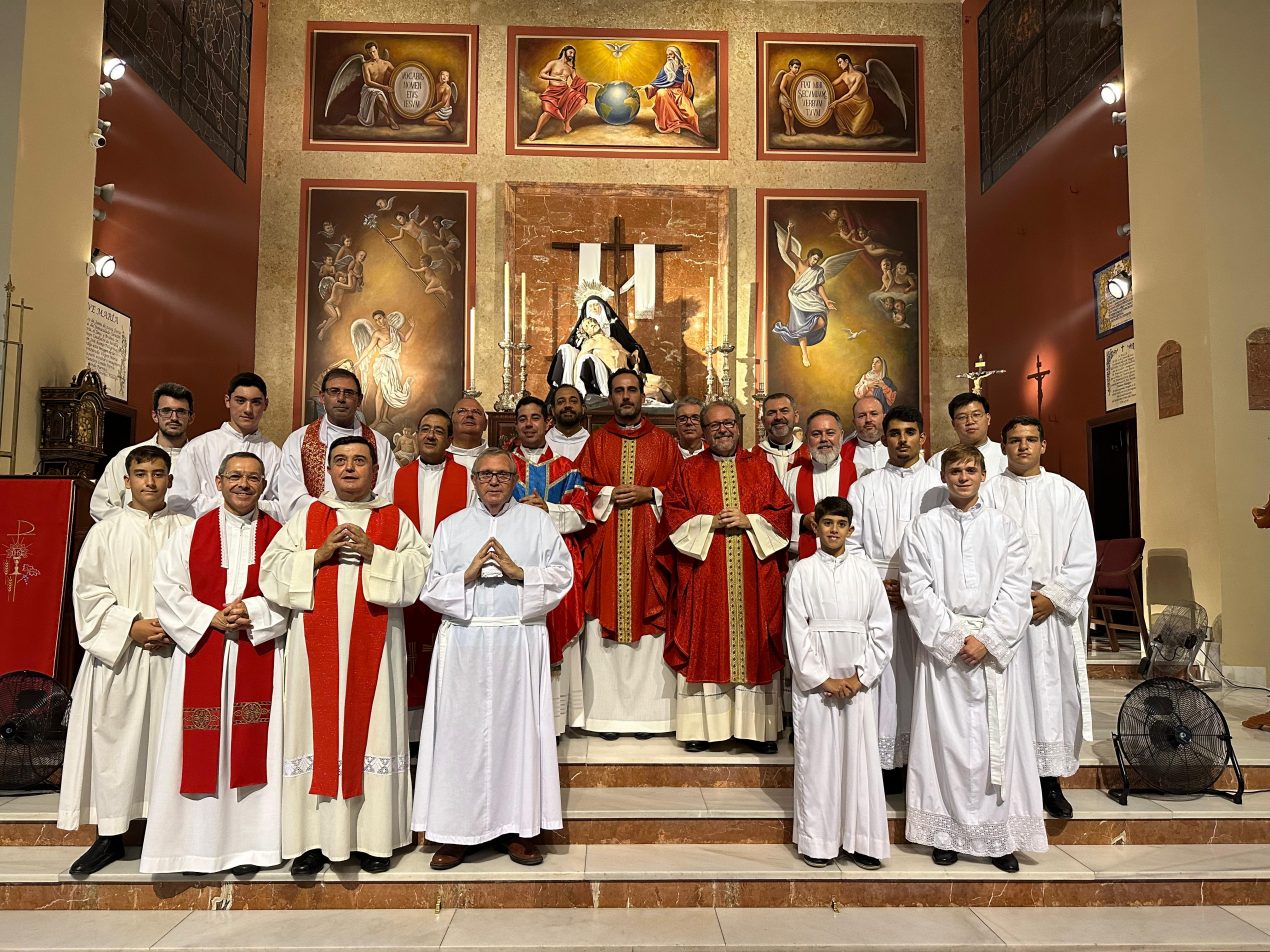 Toma de posesión del sacerdote José Iván Martín Pascual, párroco de San José (Coria del Río)