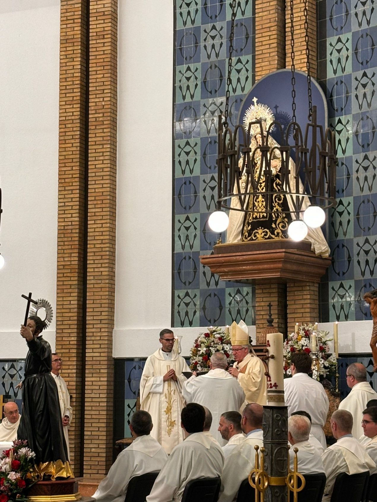 Toma de posesión del sacerdote Alfonso Peña, párroco de San Francisco Javier y de San Ignacio de Loyola