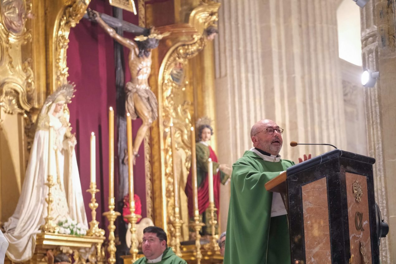 Presentación del nuevo rector de la iglesia colegial del Divino Salvador, Pedro Juan de Dios Álvarez