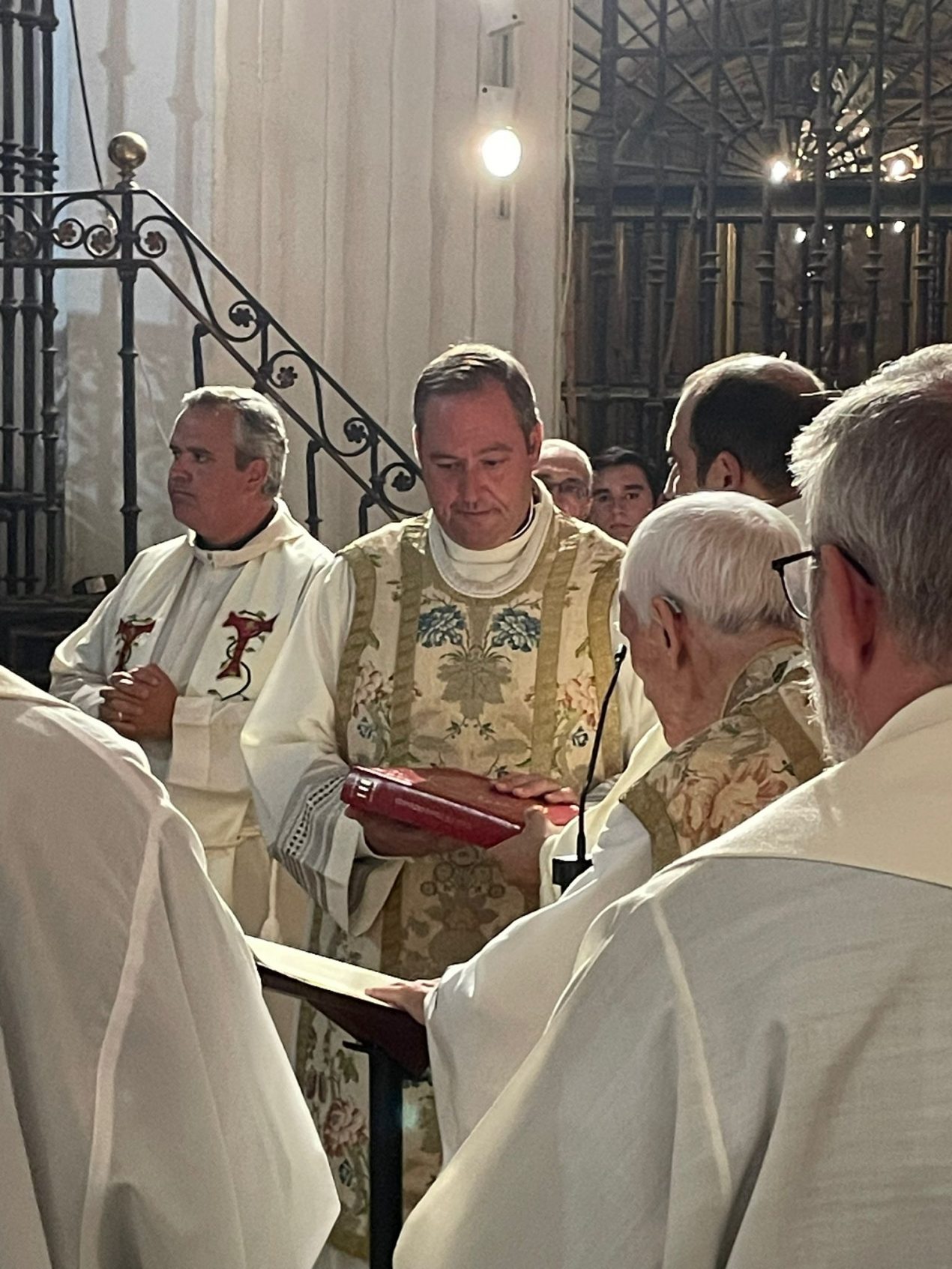 Toma de posesión del sacerdote Manuel Chaparro, Párroco de San Juan Bautista y San Sebastián, de Marchena