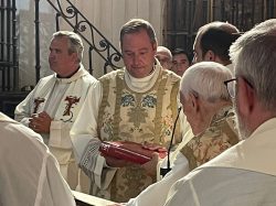 Toma de posesión del sacerdote Manuel Chaparro, Párroco de San Juan Bautista y San Sebastián, de Marchena