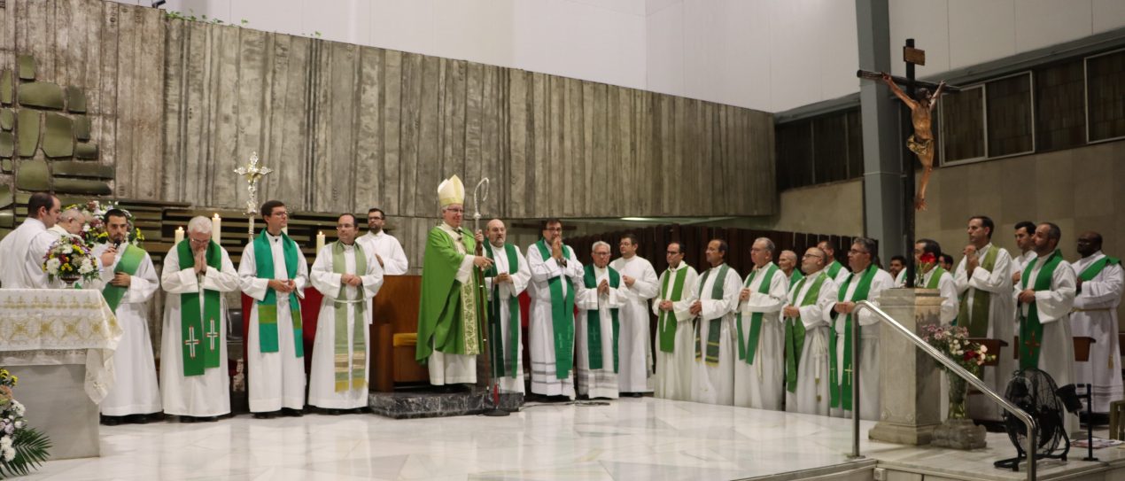 Entrega de cruces a los nuevos seminaristas