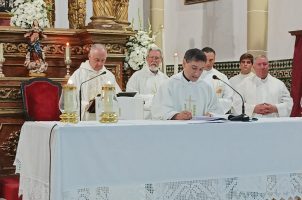 Toma de posesión del sacerdote José Manuel Martínez, párroco de San Gil Abad