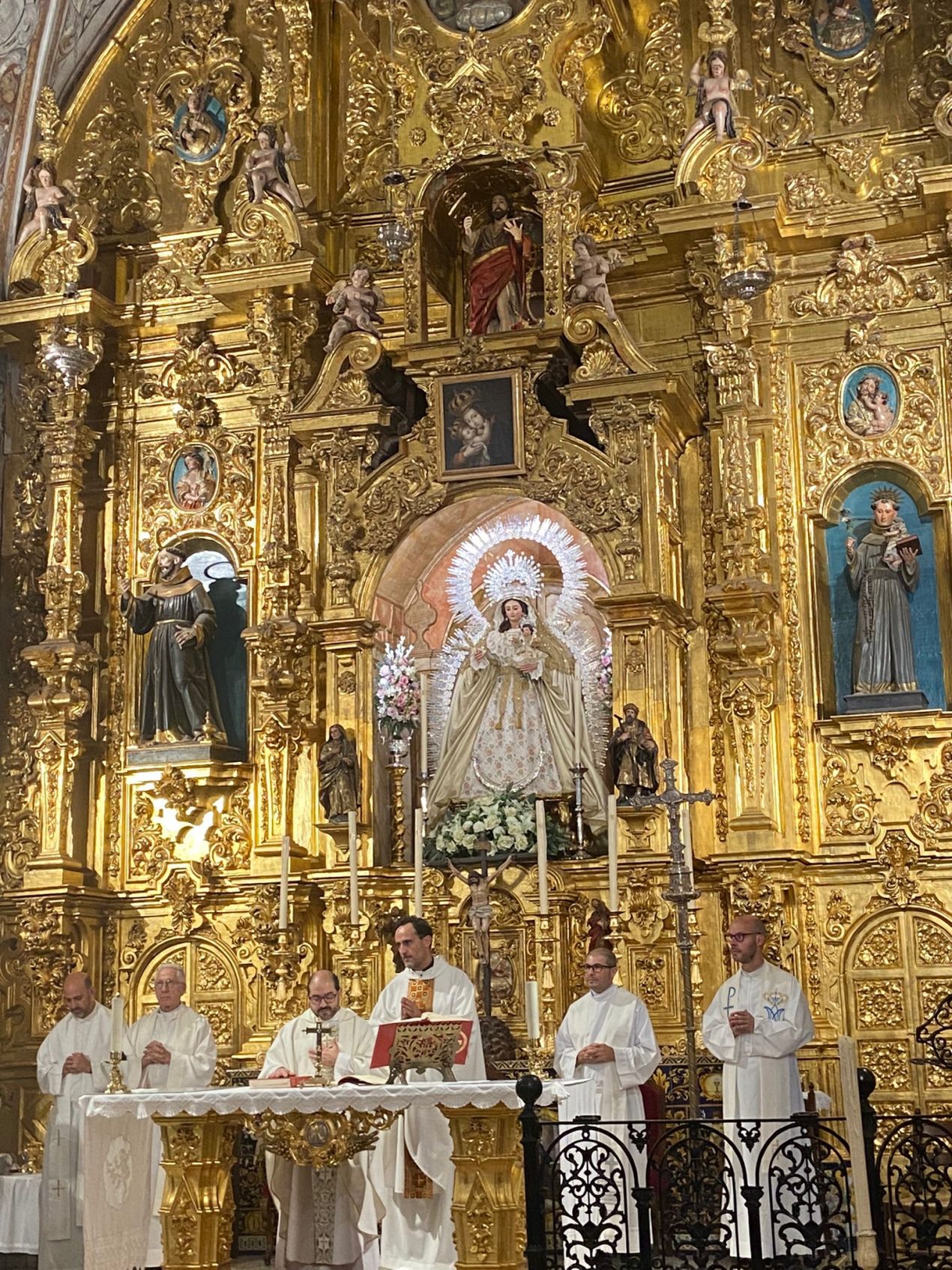 Toma de posesión del sacerdote Alberto Talavera San Román, párroco de Sta. María de Gracia (Gelves)