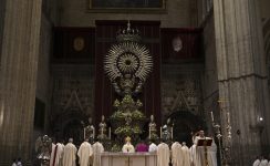 El Cabildo restaurará el altar de plata de la Catedral y el camarín de la Virgen de los Reyes