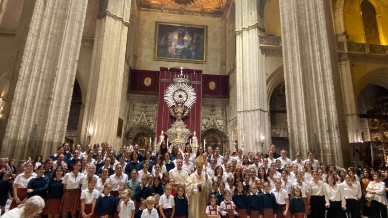 Mons. Saiz Meneses en el cincuentenario de Entreolivos: “De la educación depende en buena parte el futuro de la Iglesia y la sociedad”