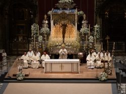 La Catedral de Sevilla acoge el 25 aniversario de la Coronación de la Virgen de la Estrella